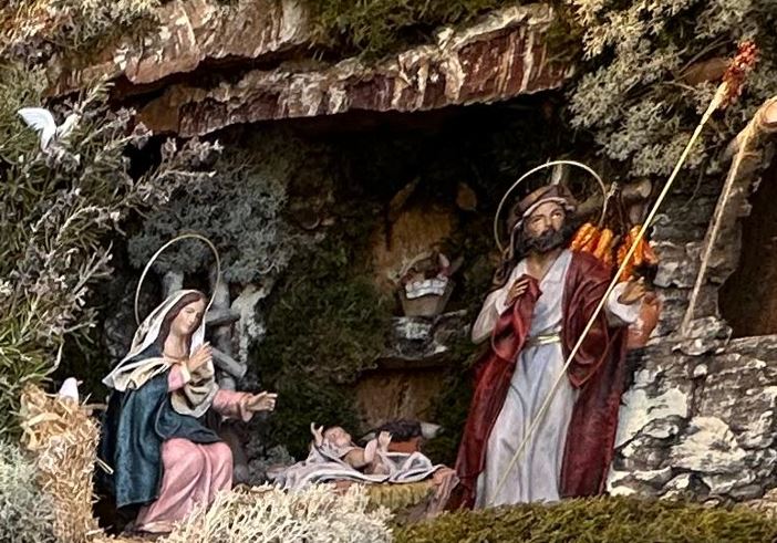 Nacimiento de barro y tela lienzado con manos de plomo. - Imagen 6