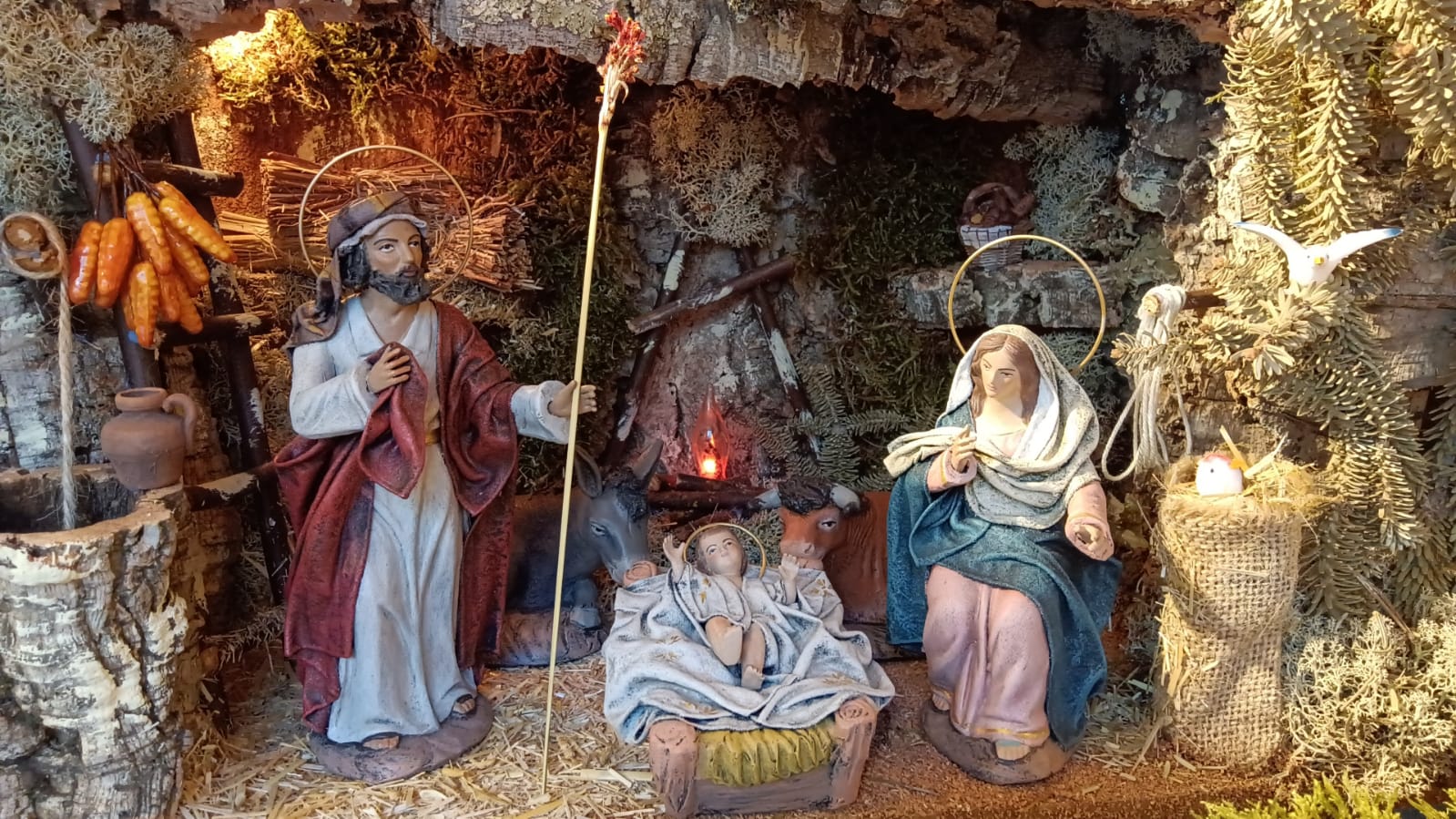 Nacimiento de barro y tela lienzado con manos de plomo. - Imagen 5