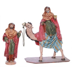 Reyes magos de barro y tela con manos de plomo.