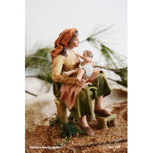 Pastora dando pecho en barro lienzado