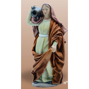 Pastora con jarrón en el hombro en barro lienzado