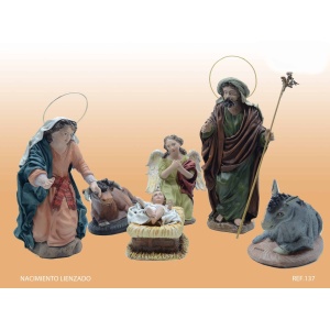 Nacimiento de barro y tela lienzado