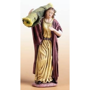 Pastora con rollo de tela encima del hombro