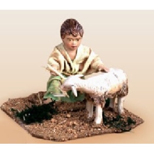 Niño con oveja en barro lienzado