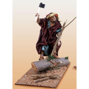 Pastor leñador partiendo tronco en barro lienzado