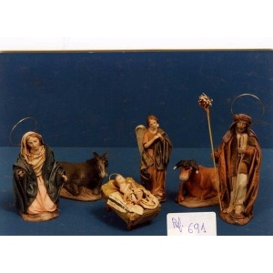 Nacimiento de barro y tela lienzado con ángel