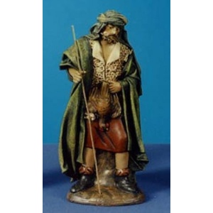 Pastor con gallina en brazos