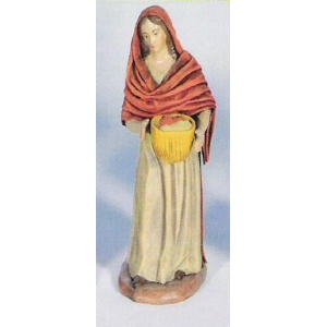 Mujer con cesta de frutas en barro lienzado